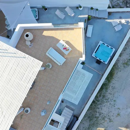 Ostria Adamantas (Milos)