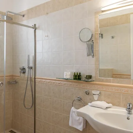 Hotel Ostria Adamantas (Milos)