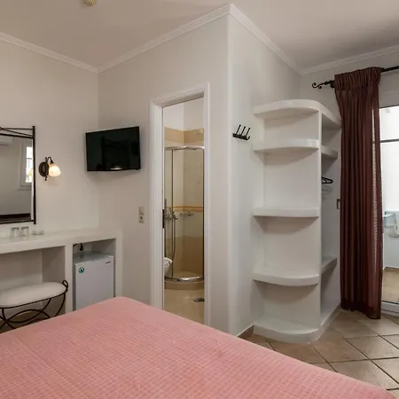 Ostria Adamantas (Milos)