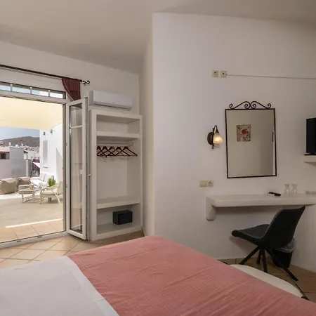 Ostria Hotel Adamantas (Milos)