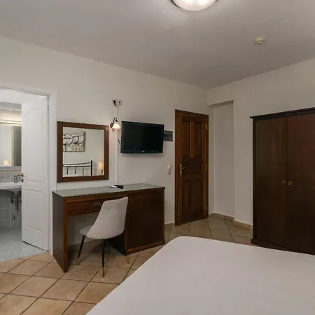 Ostria 3* Adamantas (Milos)