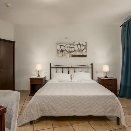 Ostria Hotel Adamantas (Milos)