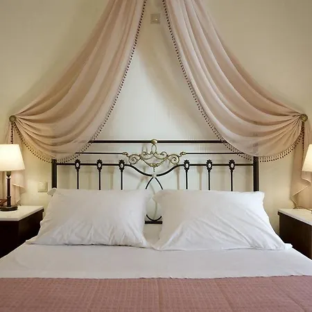 Ostria Adamantas (Milos)