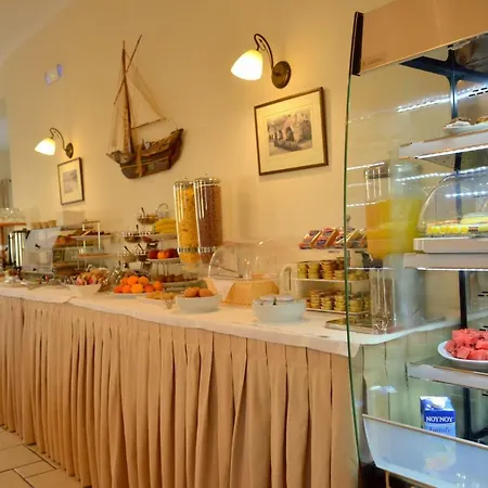 Ostria Hotel Adamantas (Milos)