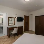 Ostria 3* Adamantas (Milos)