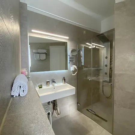 Ostria Hotel 3*