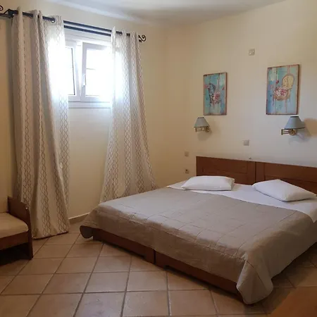 Ostria 3* Adamantas (Milos)