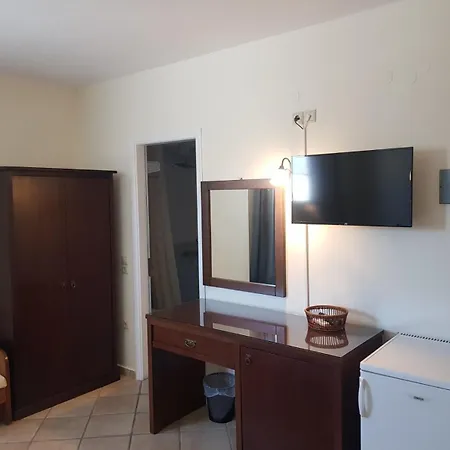 Ostria Hotel Adamantas (Milos)
