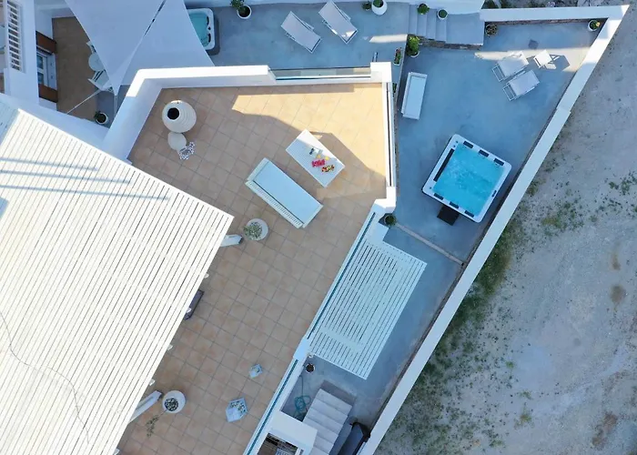 Ostria Adamantas (Milos)