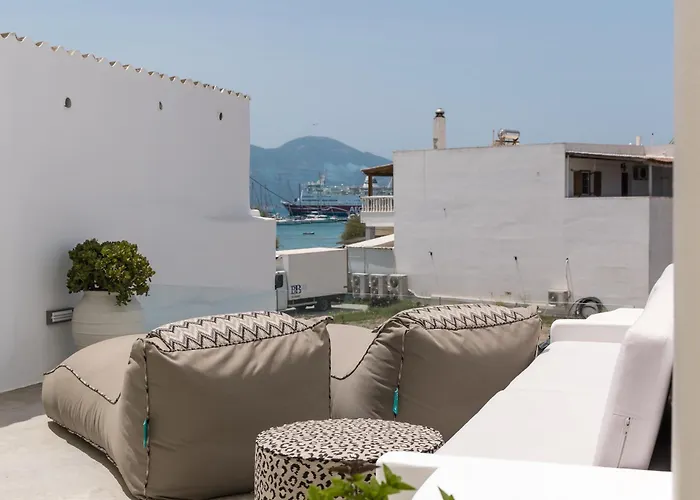 Ostria Adamantas (Milos)