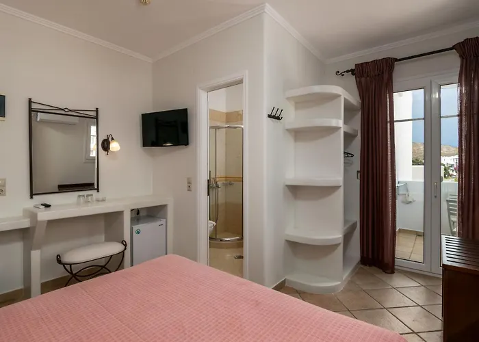 Ostria Adamantas (Milos)