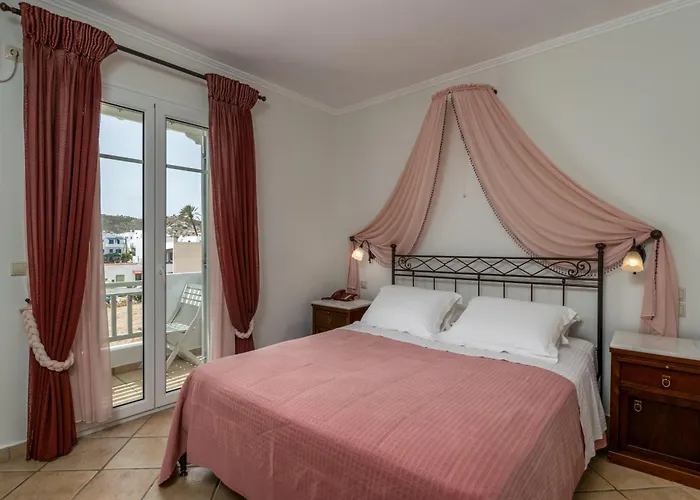 Ostria 3* Adamantas (Milos)