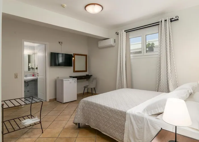 Ostria Adamantas (Milos)