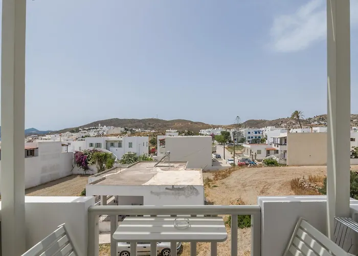 Ostria Adamantas (Milos)