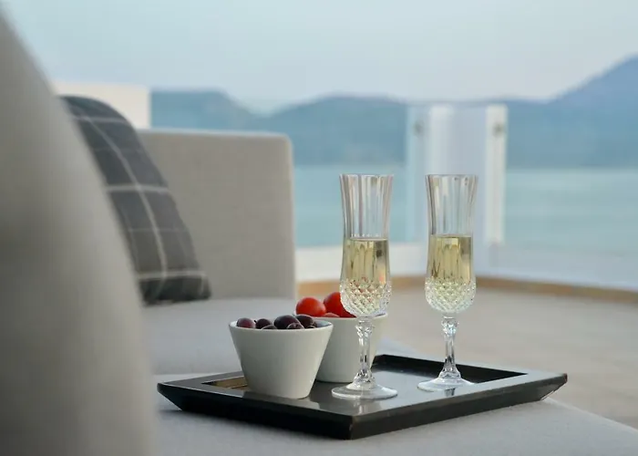 Ostria 3* Adamantas (Milos)