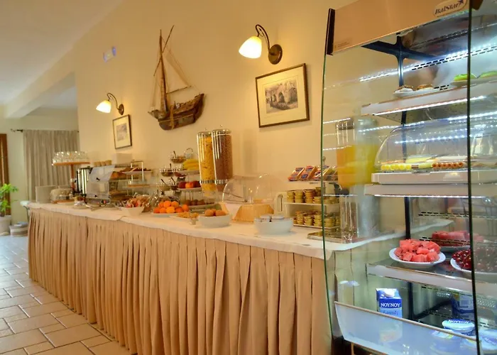 Ostria Otel Adamantas (Milos)